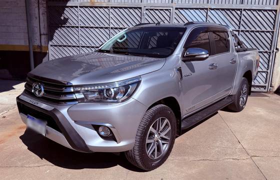 TOYOTA HILUX 2.8 SRX 4X4 CD 16V DIESEL 4P AUTOMÁTICO TOYOTA HILUX 2.8 SRX 4X4 CD 16V DIESEL 4P AUTOMÁTICO